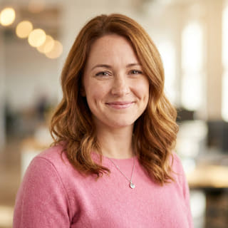 Emily Watson, occupant le poste de Chef du service à la clientèle chez Marévange, photo de profil